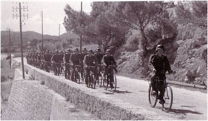 Rarephotoofthe1940TourdeFrance.png