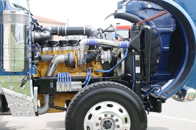 completed-engine-compartment-1_zpswmz3v8