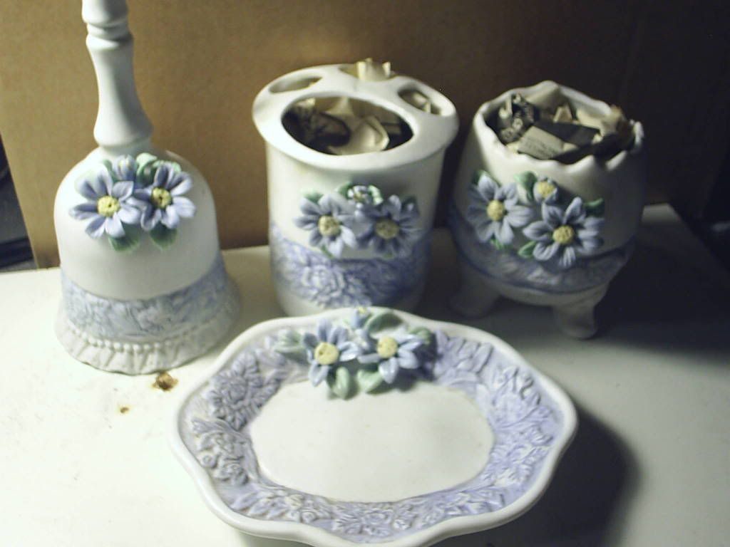 Ceramic bathroom Set