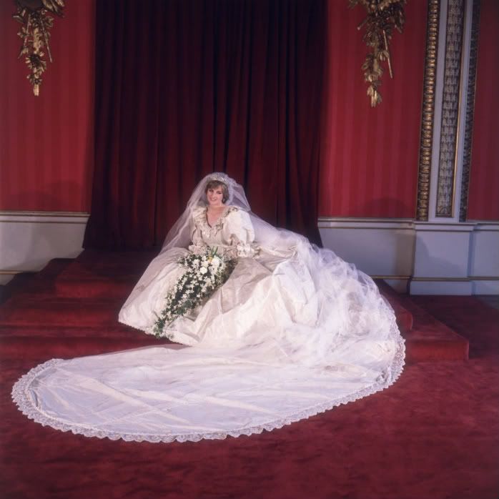 princess diana wedding photos. princess diana wedding dress.