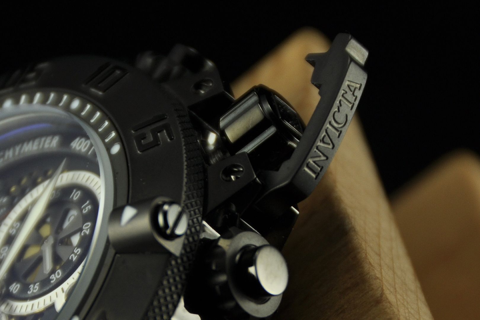 this invicta subaqua noma iii timepiece has been skillfully crafted in 